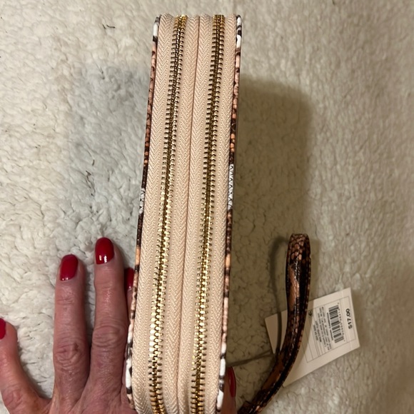 Wallet 8 by 4 in. Nwt - Picture 4 of 6